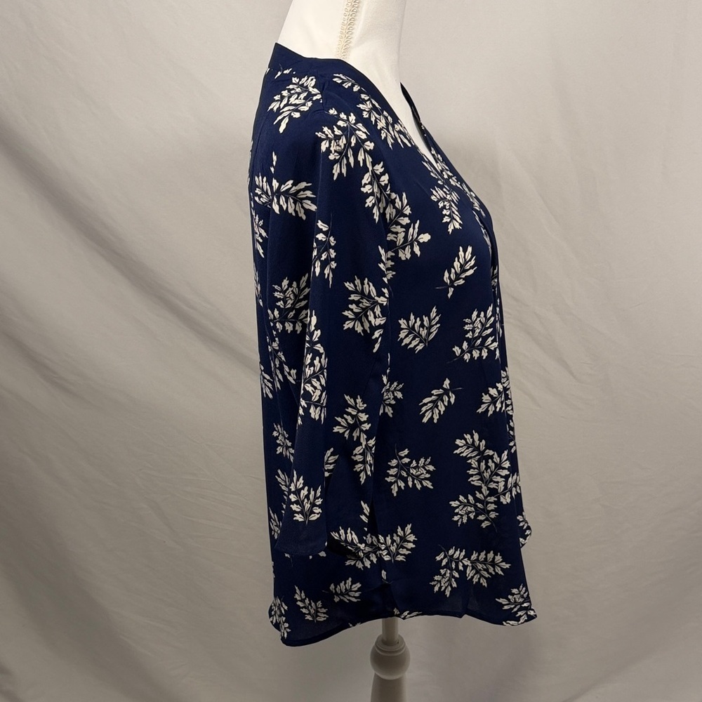 Navy Blue Floral Women's Top Size Medium - Picture 3 of 7